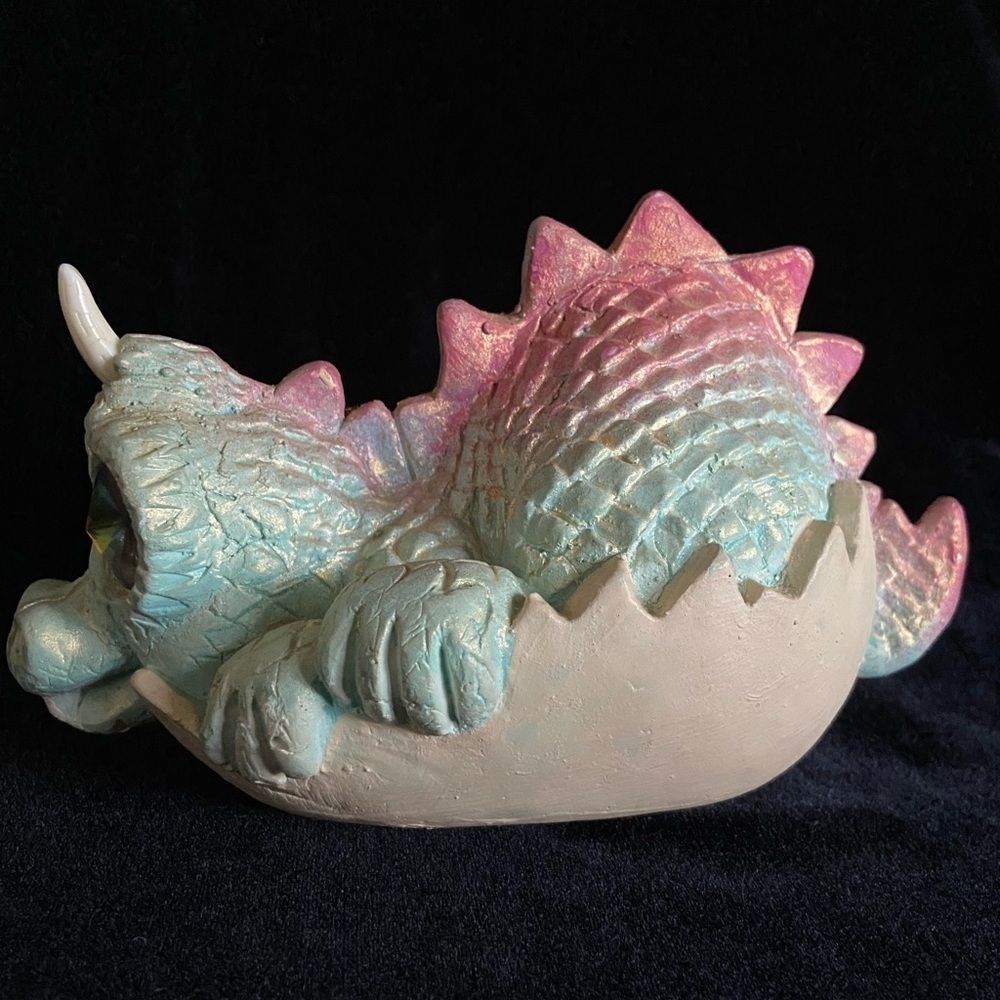 🖤 Stain Master ‘86 Baby Dragon in Egg Shell Figurine - Picture 2 of 13